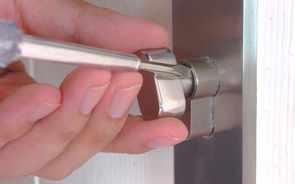 serrurier pour ouverture de porte coincée Lagny-sur-Marne